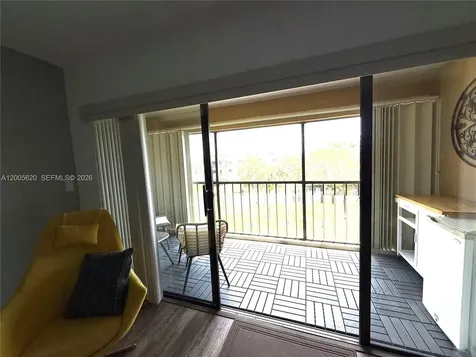 230 Lakeview Drive Weston FL 33326