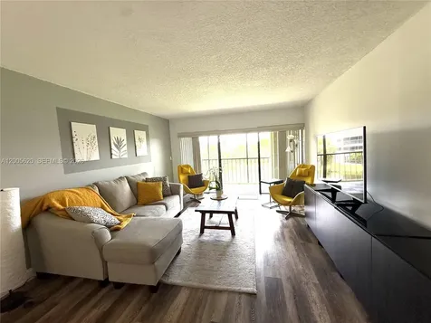 230 Lakeview Drive Weston FL 33326