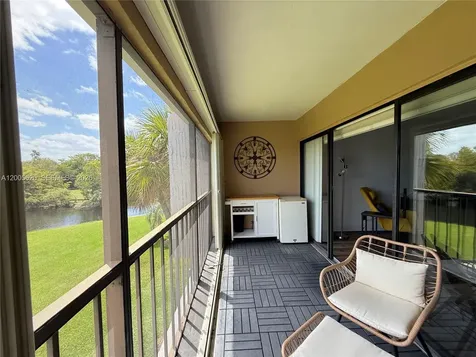 230 Lakeview Drive Weston FL 33326