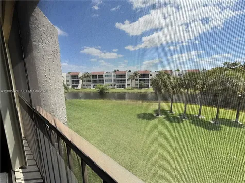 230 Lakeview Drive Weston FL 33326