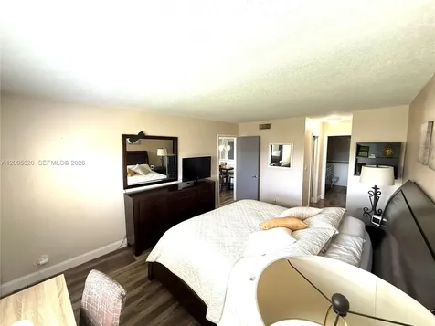 230 Lakeview Drive Weston FL 33326
