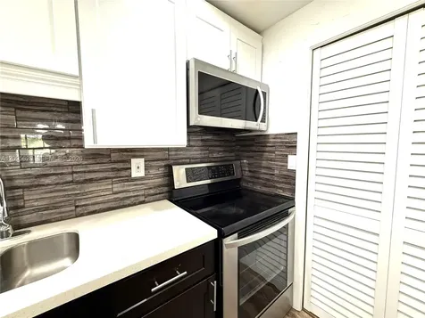 230 Lakeview Drive Weston FL 33326