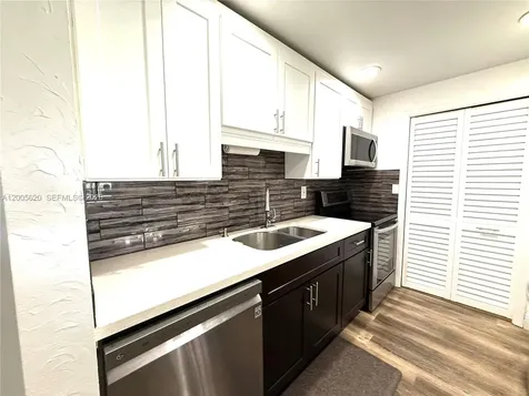 230 Lakeview Drive Weston FL 33326