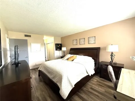 230 Lakeview Drive Weston FL 33326