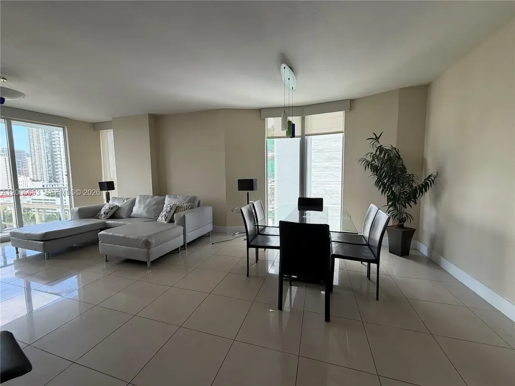 185 SW 7th Street Miami FL 33130