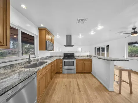 4401 NE 15th Terrace Oakland Park FL 33334