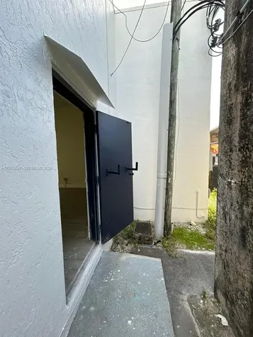 2199 NW 20th Street Miami FL 33142