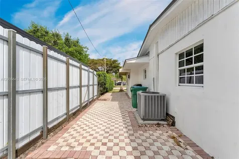 9750 SW 74th Street Miami FL 33173