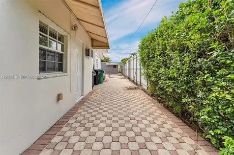 9750 SW 74th Street Miami FL 33173