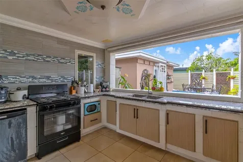 17932 NW 78th Avenue Hialeah FL 33015