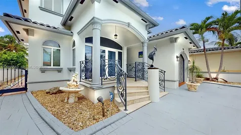 1131 Stillwater Drive Miami Beach FL 33141