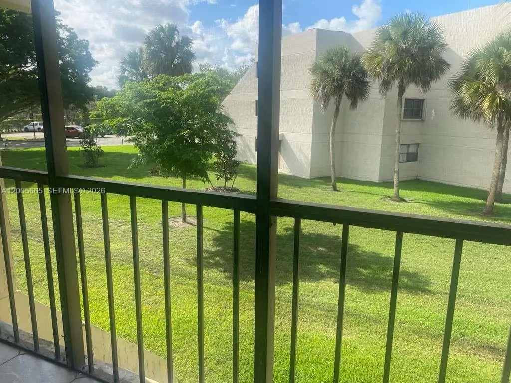 220 Lakeview Drive Weston FL 33326