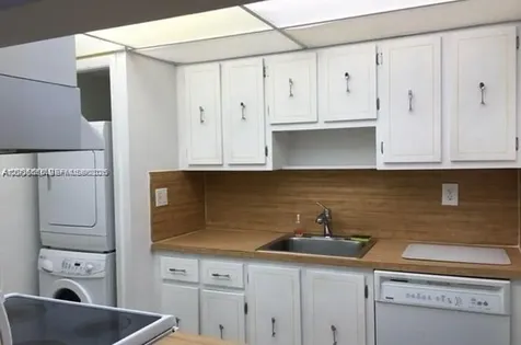 220 Lakeview Drive Weston FL 33326