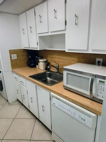 220 Lakeview Drive Weston FL 33326
