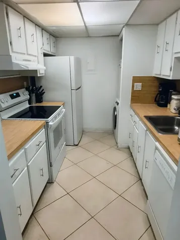 220 Lakeview Drive Weston FL 33326