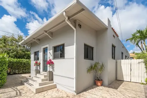 944 SW 10th Avenue Miami FL 33130