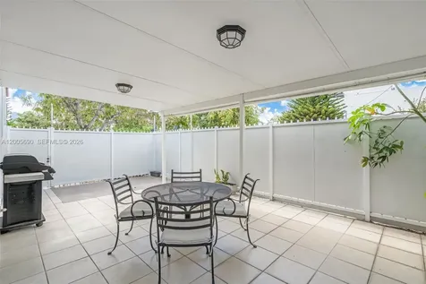 944 SW 10th Avenue Miami FL 33130