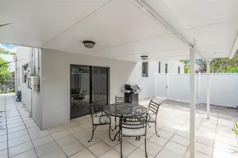 944 SW 10th Avenue Miami FL 33130