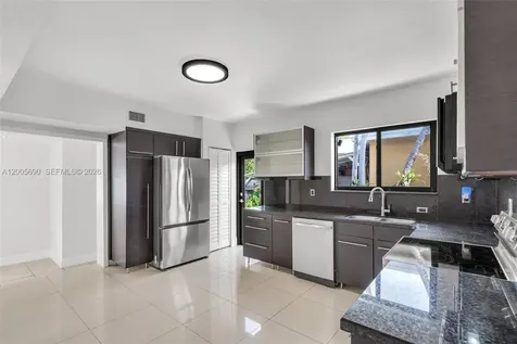 944 SW 10th Avenue Miami FL 33130