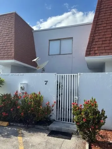 10720 NW 7th Street Miami FL 33172