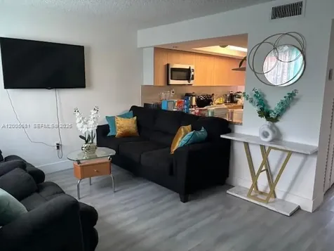 10720 NW 7th Street Miami FL 33172