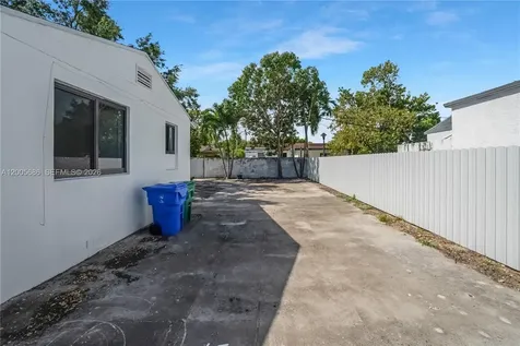 1340 NW 52nd Street Miami FL 33142