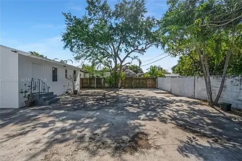 1340 NW 52nd Street Miami FL 33142