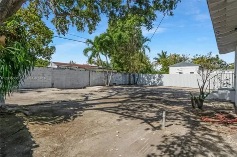 1340 NW 52nd Street Miami FL 33142