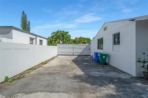 1340 NW 52nd Street Miami FL 33142
