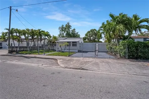 1340 NW 52nd Street Miami FL 33142