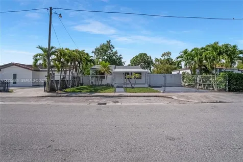 1340 NW 52nd Street Miami FL 33142