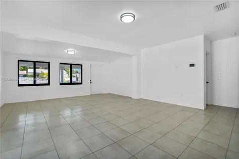 1340 NW 52nd Street Miami FL 33142