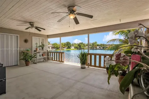 862 W 79th Street Hialeah FL 33014