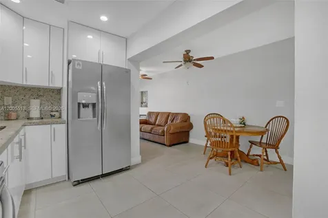 862 W 79th Street Hialeah FL 33014