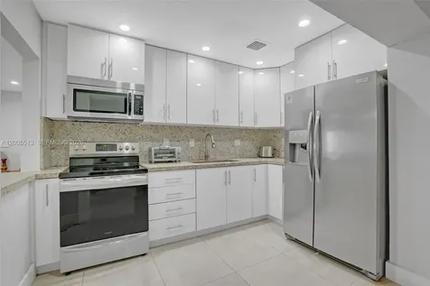862 W 79th Street Hialeah FL 33014