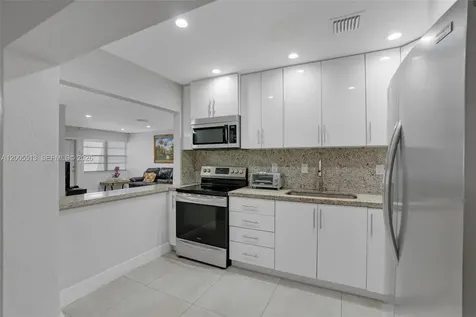 862 W 79th Street Hialeah FL 33014