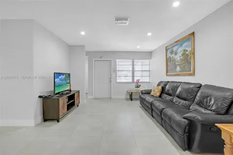 862 W 79th Street Hialeah FL 33014