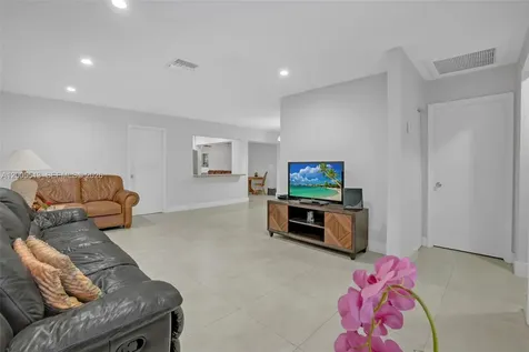 862 W 79th Street Hialeah FL 33014