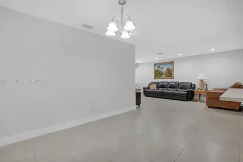 862 W 79th Street Hialeah FL 33014