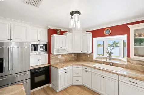 4800 NE 13th Terrace Oakland Park FL 33334