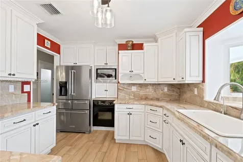 4800 NE 13th Terrace Oakland Park FL 33334