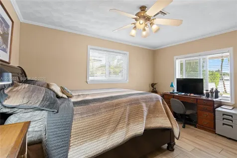 4800 NE 13th Terrace Oakland Park FL 33334
