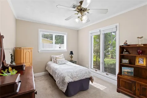 4800 NE 13th Terrace Oakland Park FL 33334