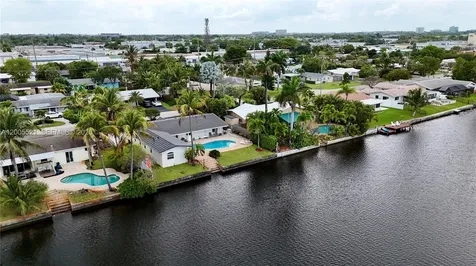 4800 NE 13th Terrace Oakland Park FL 33334