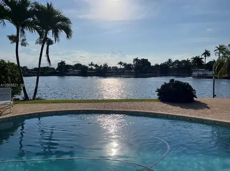 4800 NE 13th Terrace Oakland Park FL 33334