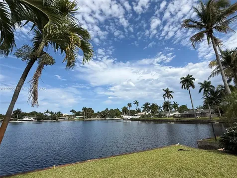 4800 NE 13th Terrace Oakland Park FL 33334