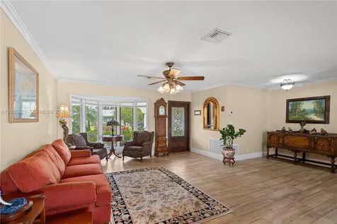 4800 NE 13th Terrace Oakland Park FL 33334