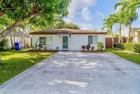2148 NE 181st Street North Miami Beach FL 33162