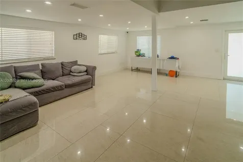 2148 NE 181st Street North Miami Beach FL 33162