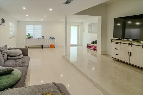 2148 NE 181st Street North Miami Beach FL 33162